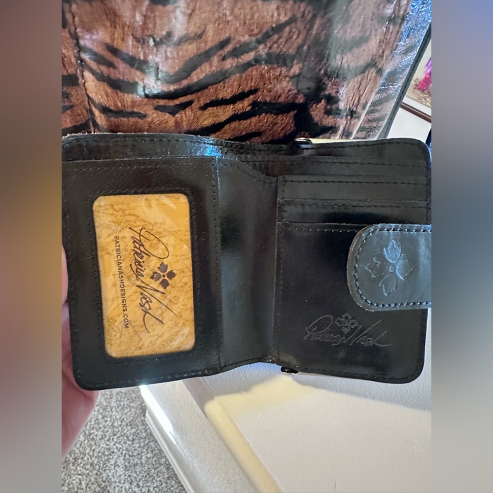 NWOT! Rare and Retired. Patricia Nash Tiger Drawstring Bag w/Matching Wallet - Picture 8 of 12